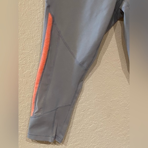 Zella Women’s Capri Leggings Size M - Picture 3 of 9